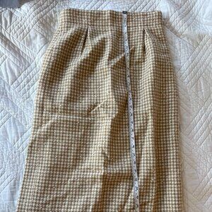 Vintage Escada white / tan houndstooth wool midi pencil skirt EU 38